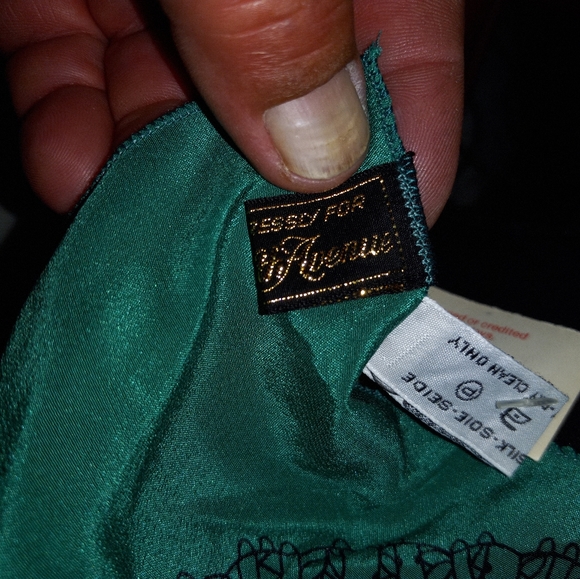 Saks Fifth Avenue 100% silk green handkerchief (everything must go! Moving sale) - Picture 7 of 7